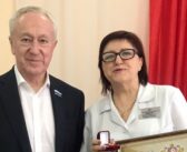 Вячеслав Погудин вручил награду областного парламента врачу госпиталя МВД в Нижнем Тагиле