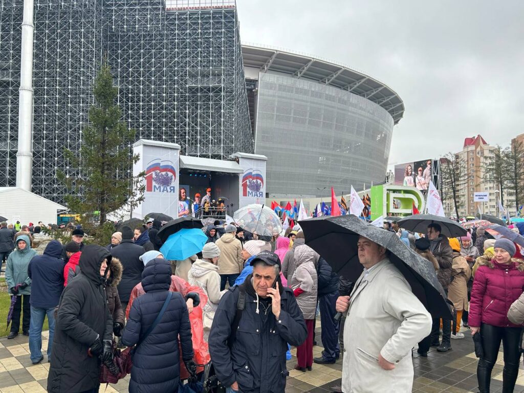 В Екатеринбурге прошел Первомайский митинг-концерт | 01.05.2024 |  Екатеринбург - БезФормата